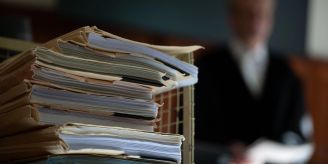 Nach Suizid - Tod einer Ärztin: Schreiber von Droh-Mails freigesprochen Nach Suizid - Tod einer Ärztin: Schreiber von Droh-Mails freigesprochen