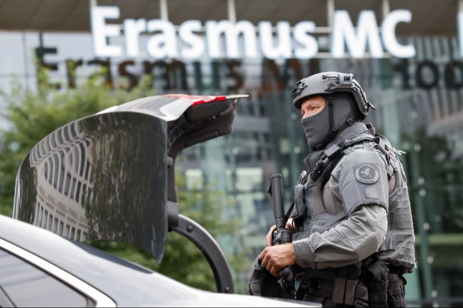 Ein 32-Jähriger stürmte in Rotterdam einen Hörsaal und erschoss einen Dozenten.