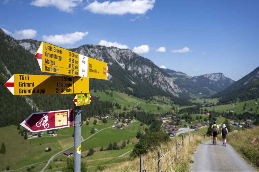 Denn der Sonnenschein lockt die Wanderer an und das bedeutet für die Bergler reger Betrieb bei den Bahnen und Restaurants.