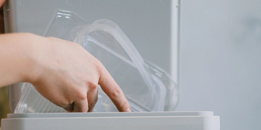 Viele Kunststoffe können nicht recycelt werden. (Archivbild)