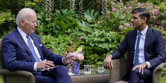 Biden in London - Treffen im Garten, Tee beim König