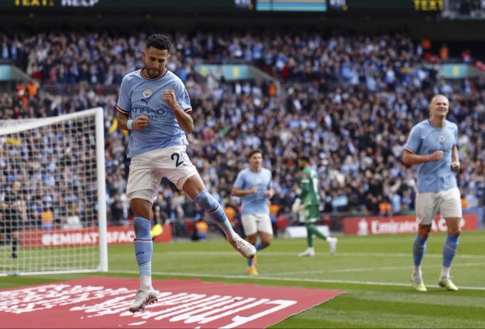 Riyad Mahrez jubiliert, nachdem er am 22. April 2023 im Halbfinalspiel zwischen Manchester City und Sheffield United in London die 2:0-Führung erzielt hat. (Archivbild) Riyad mahrez