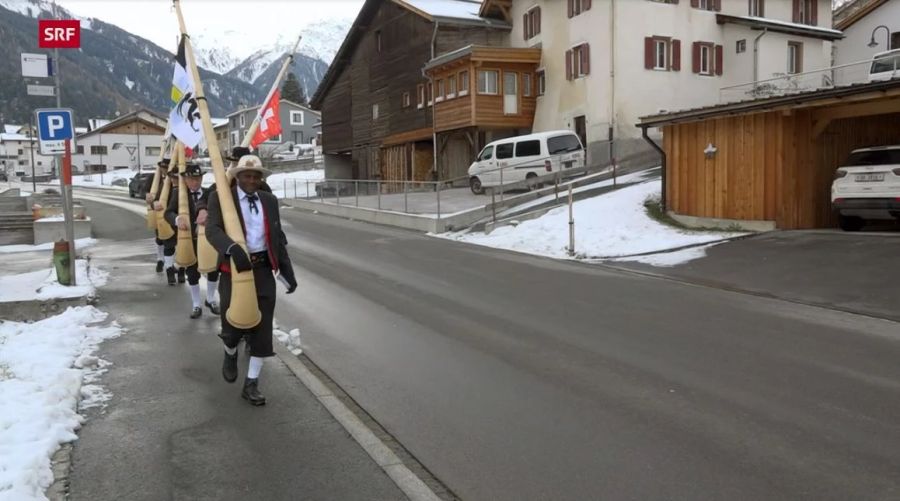 Dennis mit seinem Alphorn.