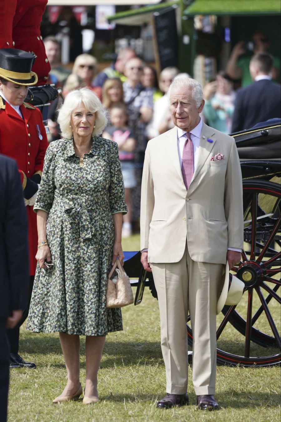 König Charles will Harry und Meghan nicht bei der Gedenkfeier dabei haben.