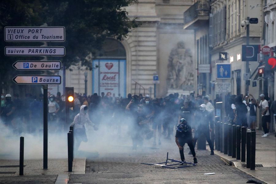 Auch in Marseille gehen Hunderte Jugendliche seither auf die Strassen.