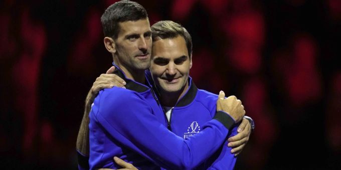Novak Djokovic und Roger Federer bei dessen Rücktritt im vergangenen Jahr. Novak Djokovic Roger Federer