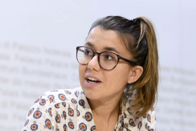 Sarah Bünter, Präsidentin der Jungen Mitte, an einer Medienkonferenz. Sarah Bünter Junge Mitte