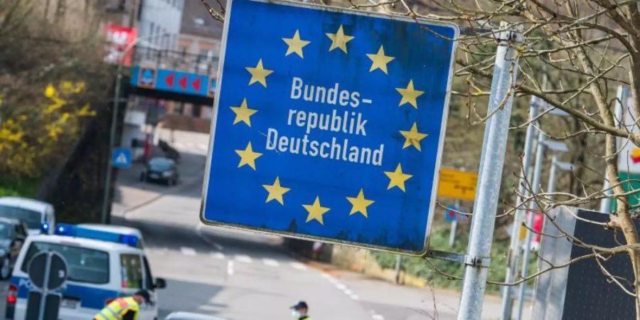 Die Infektionslage in Frankreich hat sich in den vergangenen Wochen kontinuierlich verschlechtert. Nun wird das Land zum Hochinzidenzgebiet mit Testpflicht bei der Einreise (Archiv). Foto: Oliver Dietze/dpa