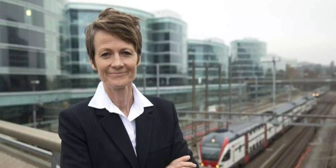 Die Chefredaktorin von «Le Temps», Madeleine von Holzen. Die Zeitung steht zum Inhalt der Enthüllungen rund um die Missstände bei Radio Télévision Suisse. Le Temps
