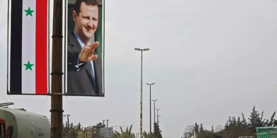 Assad-Plakat an der Autobahn von Damaskus nach Aleppo