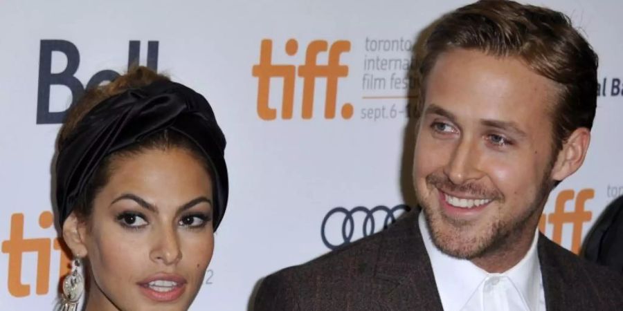 Die schauspielerin Eva Mendes in Begleitung ihres Partners und Kollegen Ryan Gosling. Foto: Warren Toda/epa/dpa