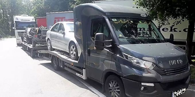 Schwerverkehrskontrolle auf A3 in Mollis.