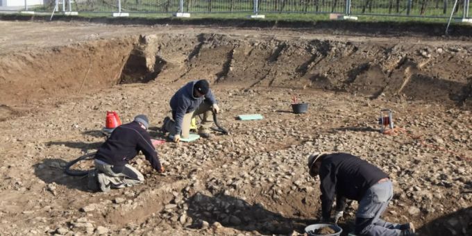 Der in Seengen AG entdeckte römische Strassenabschnitt ist rund sieben Meter breit. Römische Strasse Seengen