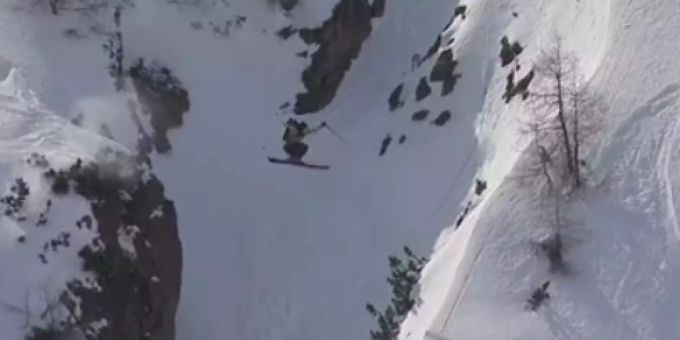 Sprung über Schlucht - Freeride World Tour: Marcel Hirscher führt vor