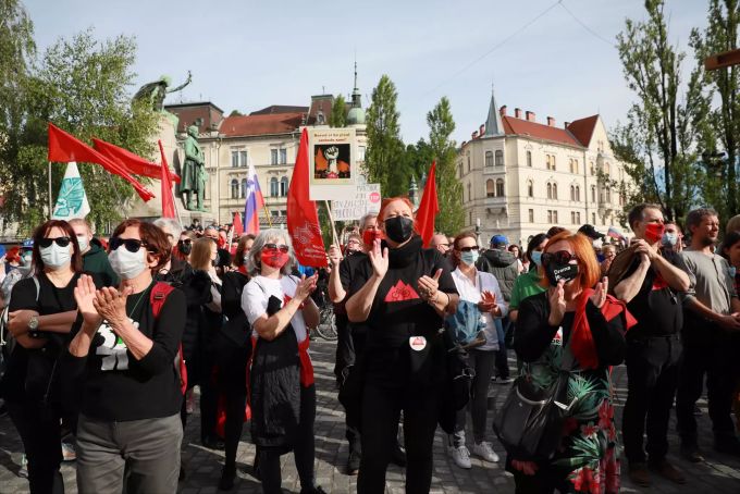 Seine Gegner kritisieren Jansa unter anderem für seinen Umgang mit den Medien. Demo