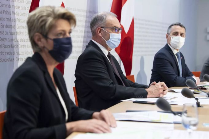 Gleich drei Bundesräte – Karin Keller-Sutter, Guy Parmelin und Ignazio Cassis (v.l.n.r.) – geben am Mittwoch das Scheitern des Rahmenabkommens mit der EU bekannt. Rahmenabkommen