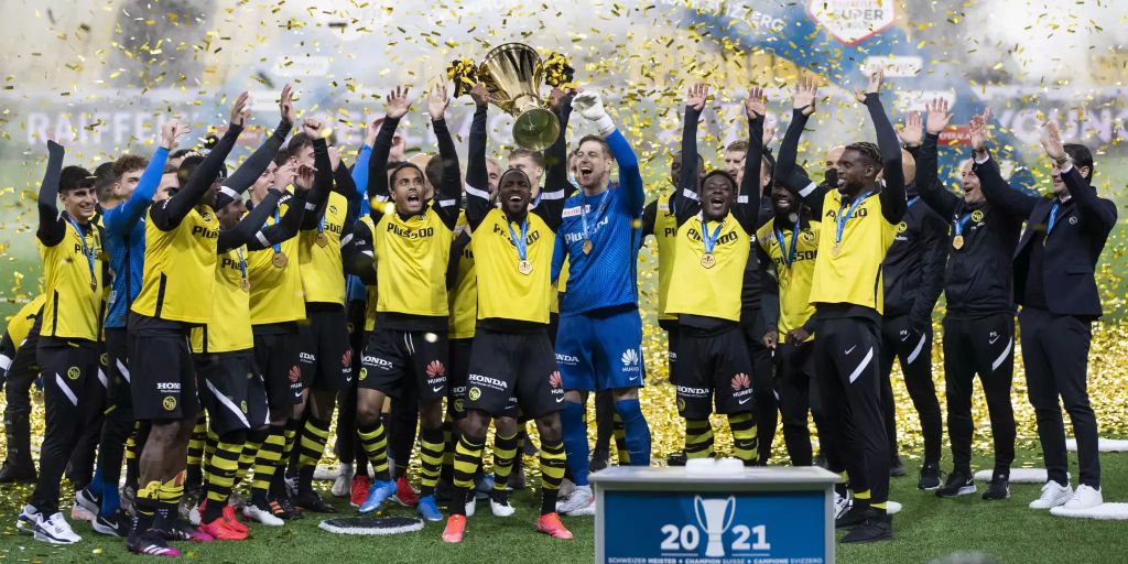 YB feiert die Pokal-Übergabe mit einer 5:2-Aufholjagd gegen Luzern