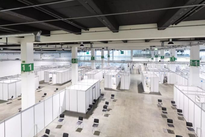 Das Impfzentrum in Oerlikon ZH wurde am Dienstag, 6. April 2021, eröffnet. Damit steigt die Impfkapazität des Kantons Zürich um bis zu 4000 Personen am Tag. Impfzentrum Oerlikon Zürich Coronavirus