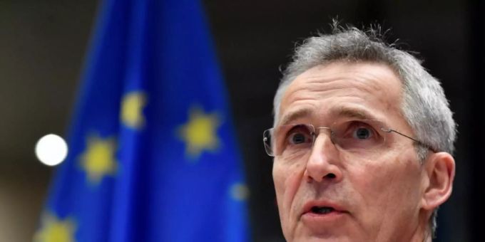 Nato-Generalsekretär Stoltenberg vor EU-Flagge Nato-Generalsekretär Stoltenberg vor EU-Flagge