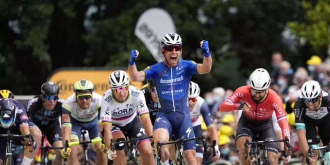 31. Tour-Etappensieg perfekt: Mark Cavendish war in Fougères nicht zu schlagen. Foto: Daniel Cole/AP/dpa 31. Tour-Etappensieg perfekt: Mark Cavendish war in Fougères nicht zu schlagen. Foto: Daniel Cole/AP/dpa