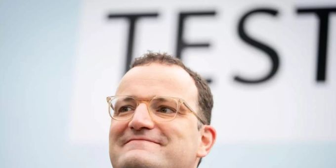 Bundesgesundheitsminister Spahn geht von einer Impfbereitschaft «von 70 bis 75 Prozent» der Erwachsenen aus. Foto: Kay Nietfeld/dpa Bundesgesundheitsminister Spahn geht von einer Impfbereitschaft «von 70 bis 75 Prozent» der Erwachsenen aus. Foto: Kay Nietfeld/dpa