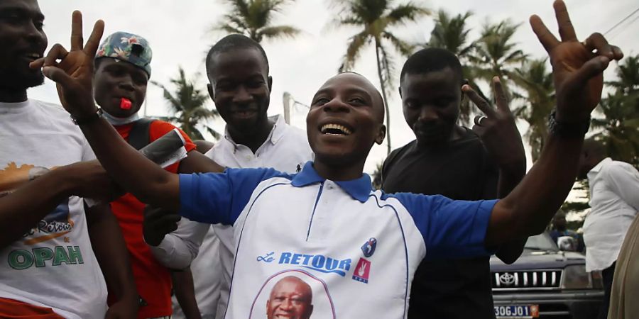 Tausende Menschen feierten auf den Strassen in Abidjan die Rückkehr des ehemaligen Präsidenten Laurent Gbagbo.