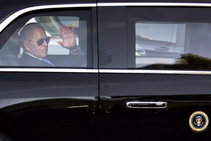 Joe Biden im «Beast», die Präsidenten-Kutsche der USA ist ein Panzer sondergleichen. Joe Biden Beast