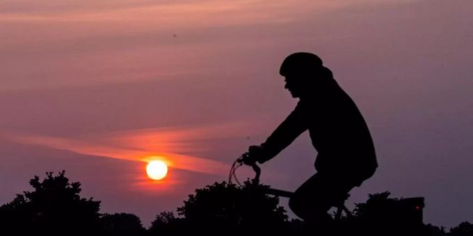 Sonnenaufgang in Bremen. Foto: Sina Schuldt/dpa Sonnenaufgang in Bremen. Foto: Sina Schuldt/dpa