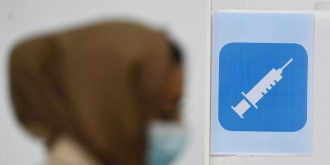 Coronavirus: Ein Schild in einem Impfzentrum in Frankfurt am Main. impfung coronavirus deutschland