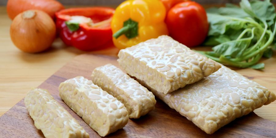 Tempeh Geschnitten Schneidebrett Gemüse