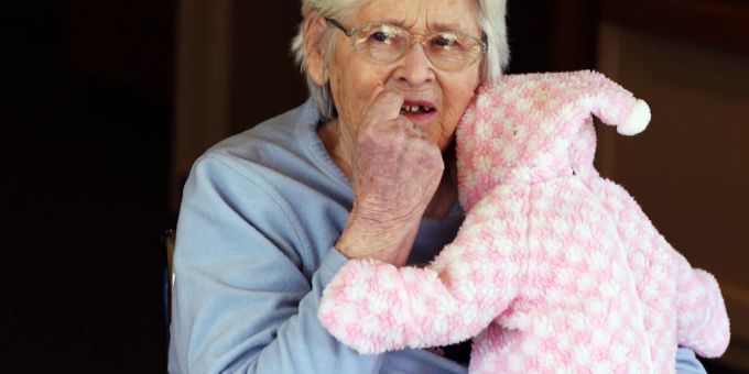 Neue Studie - Alzheimer kann in seltenen Fällen übertragbar sein
