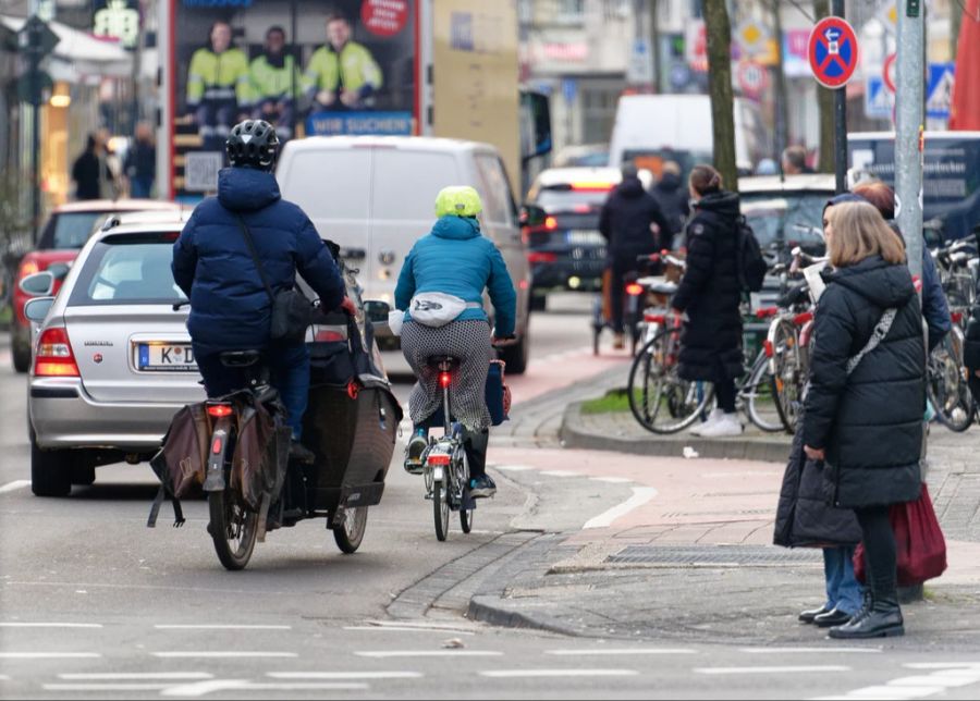 Die Venloer Strasse in Köln.