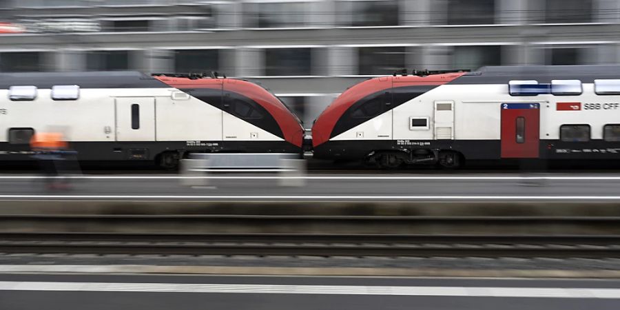 Der FV-Dosto darf weiterhin auf Schweizer Schienen fahren. (Archivbild)