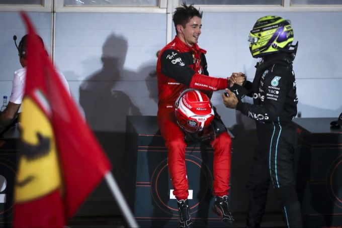 Lewis Hamilton wird neuer Teamkollege von Charles Leclerc bei Ferrari. Lewis Hamilton Charles Leclerc
