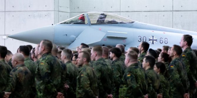 Bundeswehr Eurofighter Soldaten Verabschiedungsappell