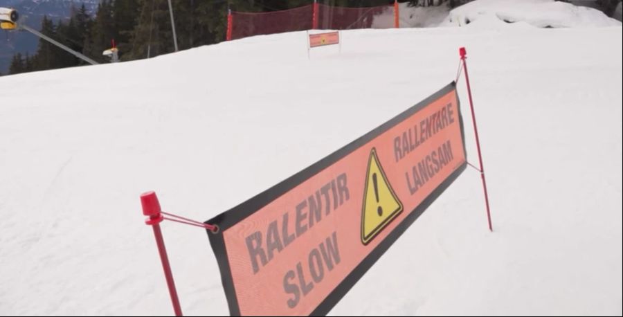 Der Pisten-Raser habe vor dem Zusammenprall ein Schild ignoriert. «Darauf stand, dass man bremsen muss», sagt der Papa.