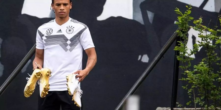 Leroy Sané kommt zum Training der Nationalmannschaft in Venlo. Foto: Marius Becker