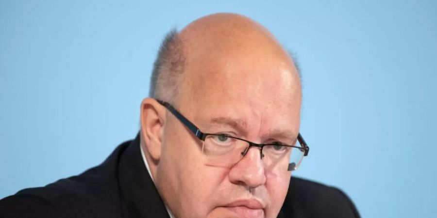 Bundeswirtschaftsminister Peter Altmaier (CDU) will notfalls mit staatlicher Hilfe Arbeitsplätze in Deutschland sichern. Foto: Soeren Stache