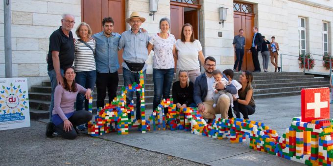 DU baut gemeinsam mit Bevölkerung eine Generationenbrücke DU baut gemeinsam mit Bevölkerung eine Generationenbrücke