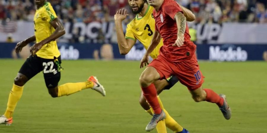 Christian Pulisic (r) schoss die USA ins Gold-Cup-Finale. Foto: Mark Zaleski/AP