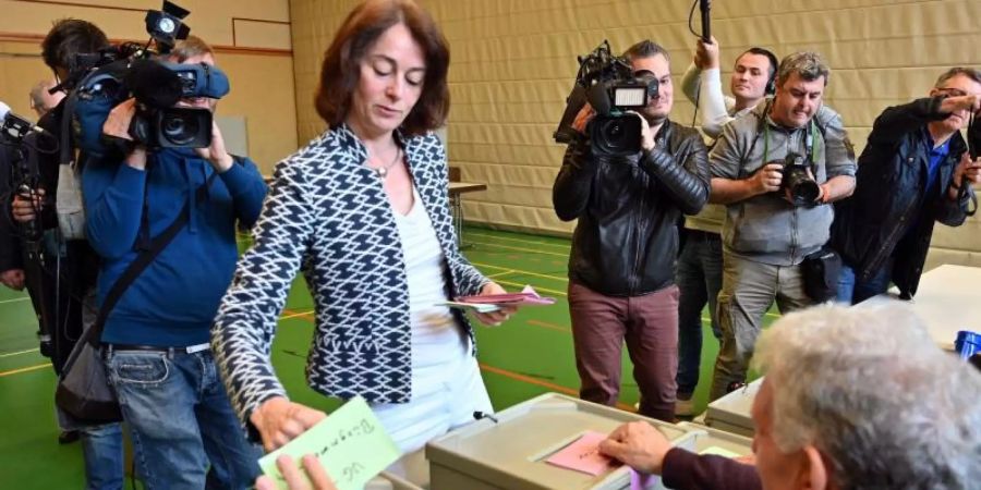 Katarina Barley, SPD-Spitzenkandidatin für die Europawahl, gibt im rheinland-pfälzischen Schweich ihre Stimme ab. Foto: Harald Tittel