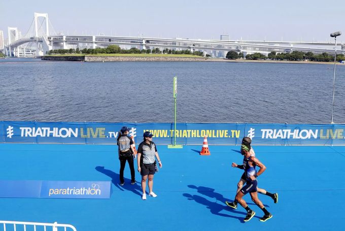 Wegen der Bakterien im Wasser wurde der Schwimm-Teil eines Triathlons abgesagt. Tokio