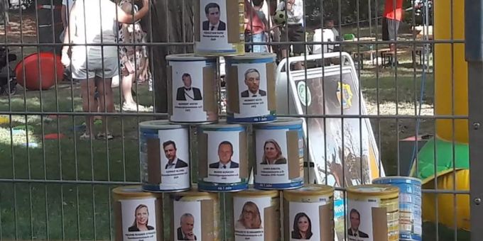 ÖVP- und FPÖ- als Wurfziel: Das Dosenschiessen auf dem SPÖ-Familienfest. Dosenwerfen SPÖ