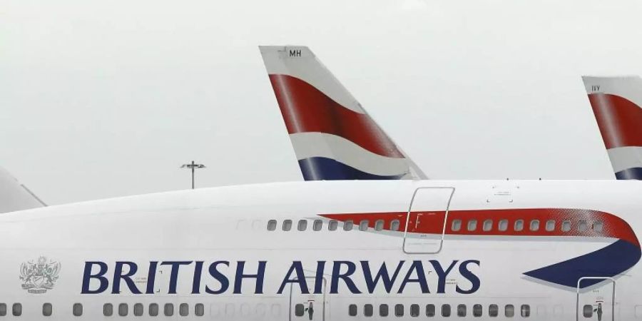 Piloten der britischen Fluggesellschaft British Airways dürfen streiken. Foto: Frank Augstein/AP