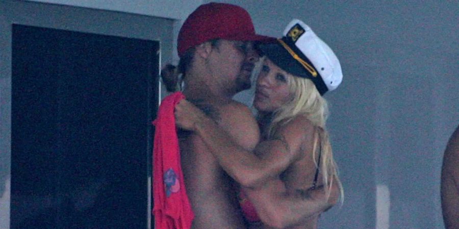 Pamela Anderson war ein Jahr (2006–2007) mit Kid Rock verheiratet.