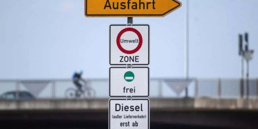 Schild für Diesel-Fahrverbote in Stuttgart