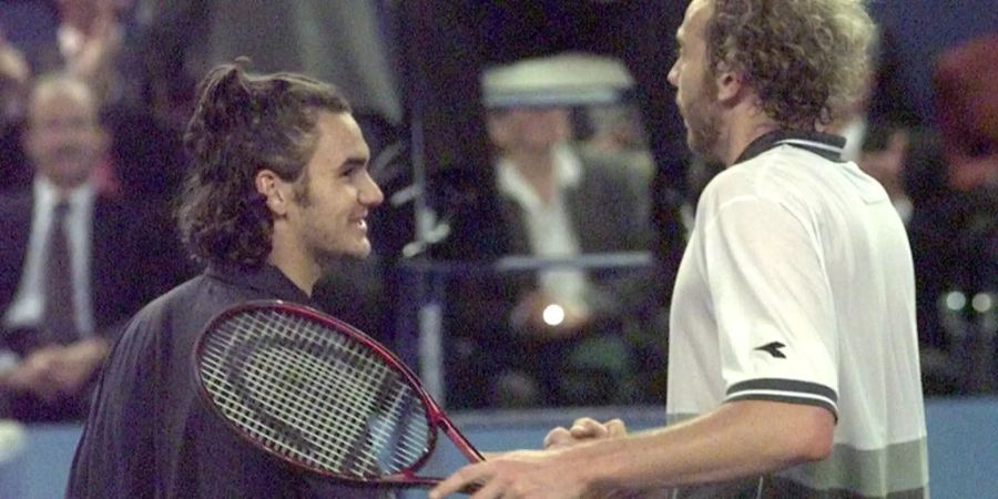 31. Sieg über Marc Rosset in Sydney 2001 – Ausgerechnet gegen Marc Rosset verliert Roger Federer seinen ersten Final. Im Jahr 2000, am ATP-Turnier von Marseille. Der 19-Jährige weint, ist sich sicher, dass er nie ein Turnier werde gewinnen können. Das ist natürlich weit gefehlt. Und auch gegen Rosset kann sich Federer revanchieren. 2001 besiegt er seinen Landsmann und Davis-Cup-Teamkollegen am ATP-Turnier von Sydney erstmals.