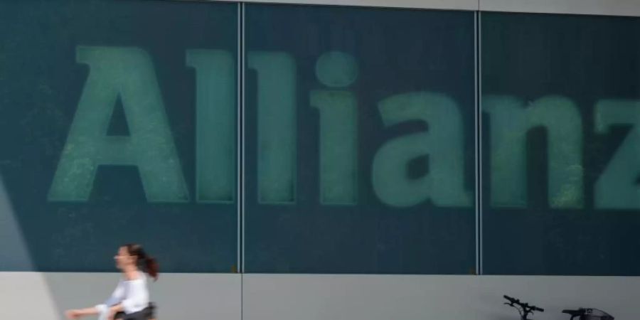 Die Allianz dringt in ein stark umkämpftes Gebiet vor: Europas grösster Versicherer bringt in Deutschland eine eigene Handy-App für mobiles Bezahlen auf den Markt. Foto: Andreas Gebert