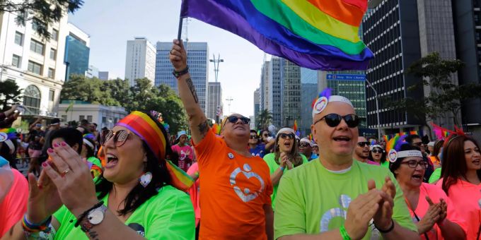 «Stolz Homophob» - Hunderttausende bei Schwulen-Parade in São Paulo