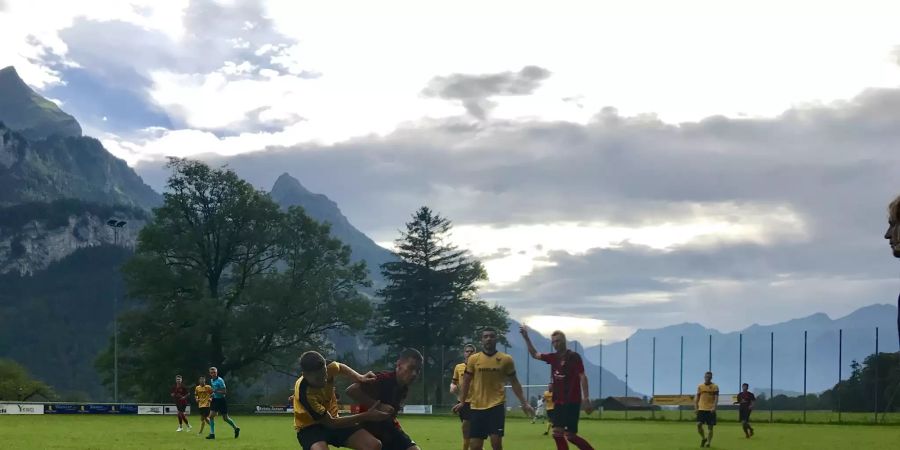 Michael Müller (FC Bern 1894) im Duell